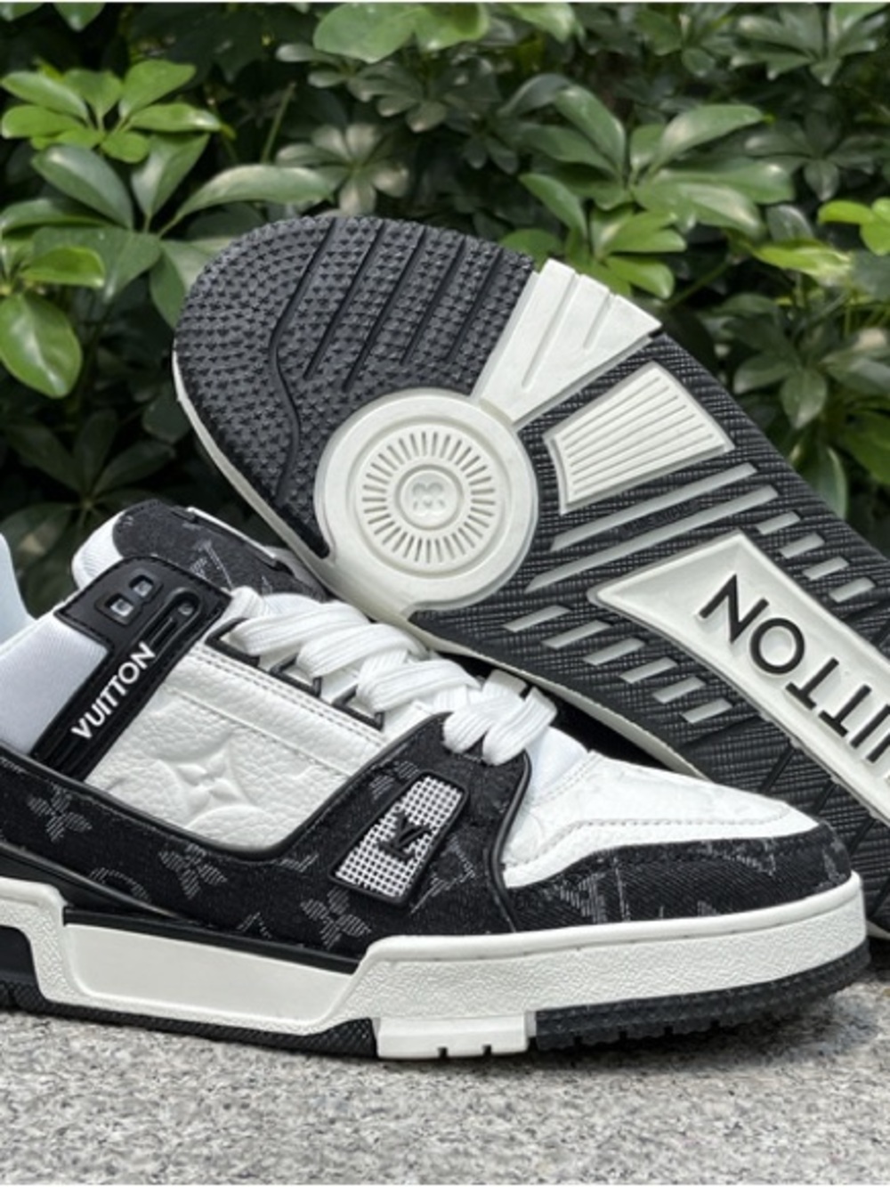 Louis Vuitton Trainers - Picture 2 of 9